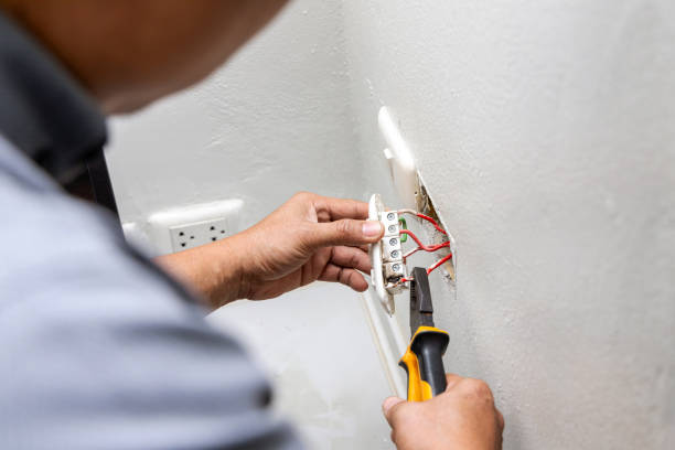 Best Electrical Outlet Repair  in Davenport, FL